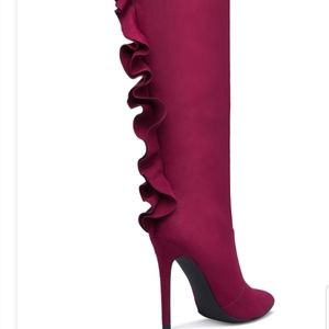 NWT Knee High Ruffled Back Boots